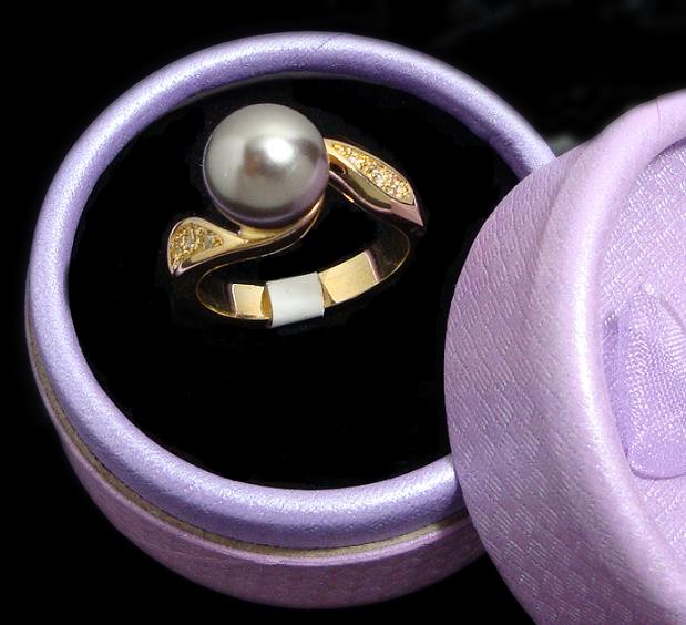 10MM SWAROVSKI PEARL N CRYSTALS RING-sz 9